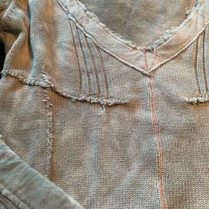 Parasuco Tops - ▪️Parasuco▪️Distressed V-Neck Sweater Parasuco Tops - ▪️Parasuco▪️Distressed V-Neck Sweater